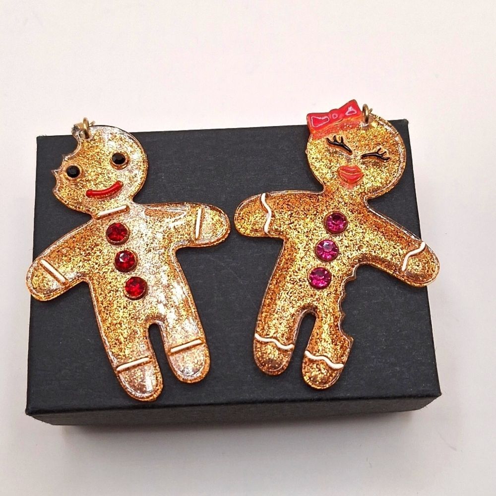 Gingerbread girl and boy huggee Magpie earrings